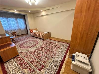 Пәтерлер в Алматы: 3-бөлмелі пәтер · 95 м² · 4/5 қабат, Казыбек би, бағасы: 77 млн 〒 3-бөлмелі пәтер · 95 м² · 4/5 қабат, Казыбек би, бағасы: 77 млн 〒 в Алматы, Алмалинский р-н