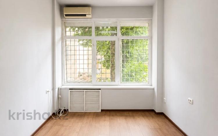 Свободное назначение, офисы, кабинеты и рабочие места · 17 м² за 180 000 ₸ в Алматы, Алмалинский р-н — фото 9