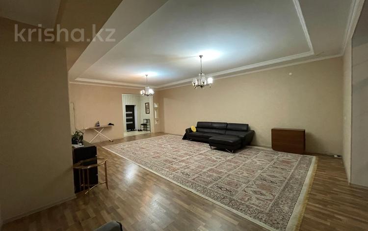 3-комнатная квартира, 150 м², 2/4 этаж помесячно, Улан 37а-з