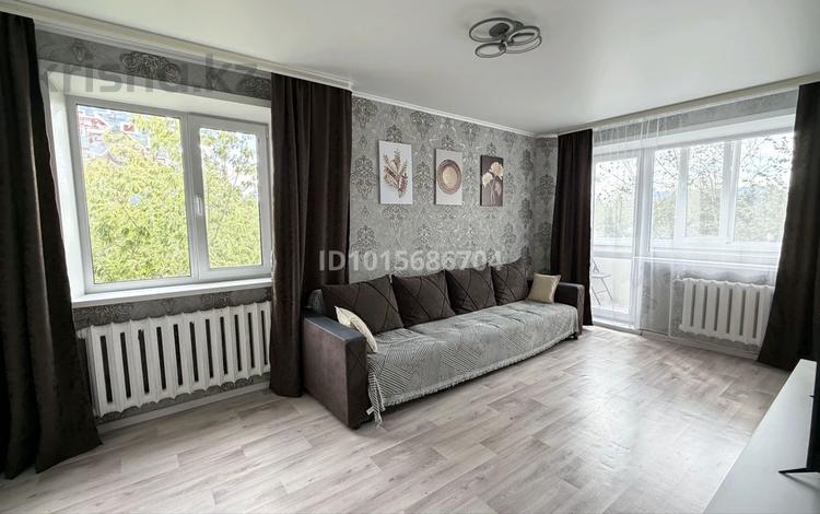 3-бөлмелі пәтер · 61.7 м² · 4/5 қабат, 1-ші шағым аудан, Абая, бағасы: 280 000 ₸ в Костанае, 1-й микрорайон — фото 2