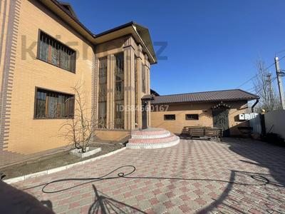 Продажа домов и дачи в Павлодарской обл.: Отдельный дом • 8 комнат • 300 м² • 0.06 сот., Алии Молдагуловой 72Б за 140 млн 〒 Отдельный дом • 8 комнат • 300 м² • 0.06 сот., Алии Молдагуловой 72Б за 140 млн 〒 в Экибастузе