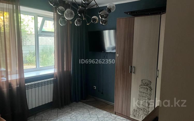 3-комнатная квартира, 70 м², 1/5 этаж, мкр Алатау (ИЯФ) 15А