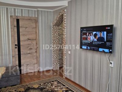 2-комнатная квартира · 52 м² · 2/5 этаж, Ауэзова 27 за 15 000 ₸ в Семее