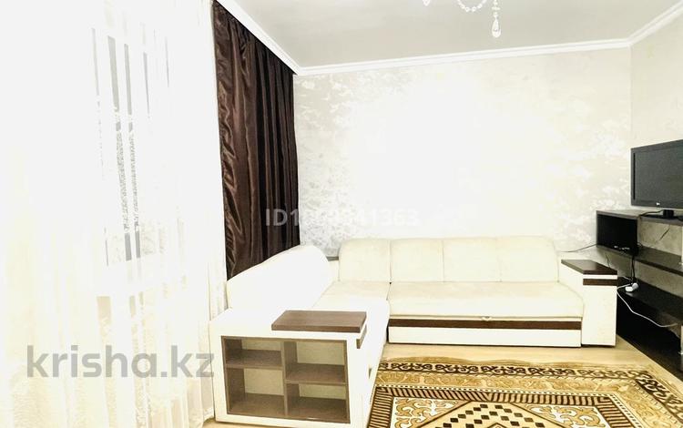 2-комнатная квартира · 80 м² · 6/12 этаж, Кабанбай батыра 42 за 20 000 ₸ в Астане, Есильский р-н — фото 2