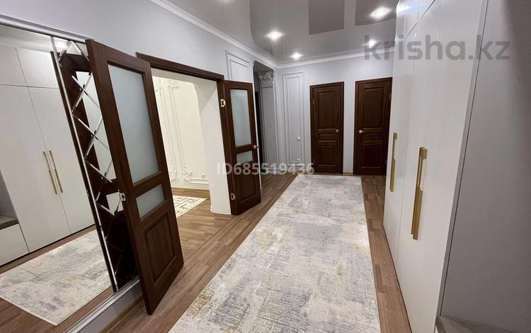 2-бөлмелі пәтер · 73.8 м² · 10/10 қабат, Алтын орда ш/а., Мкр. Батыс-2 13Б/1 — Рядом Теннисный корт «ACE», бағасы: 30 млн ₸ в Актобе, мкр. Алтын орда — фото 2