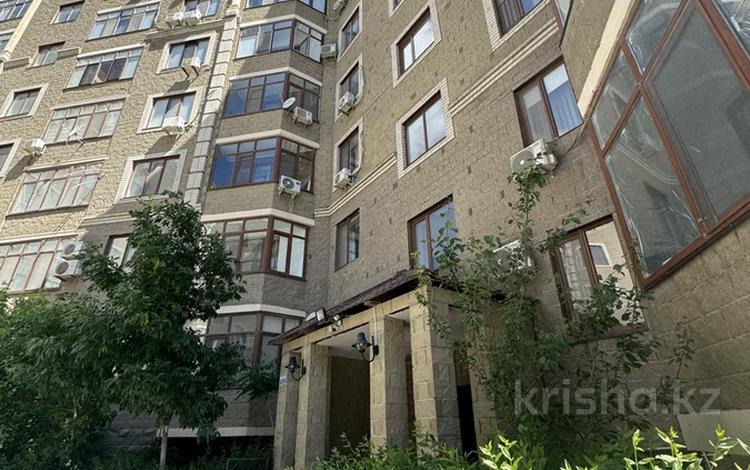 2-бөлмелі пәтер · 76 м² · 4/8 қабат, мкр Центральный, габдиева 47б, бағасы: 35 млн ₸ в Атырау — фото 2