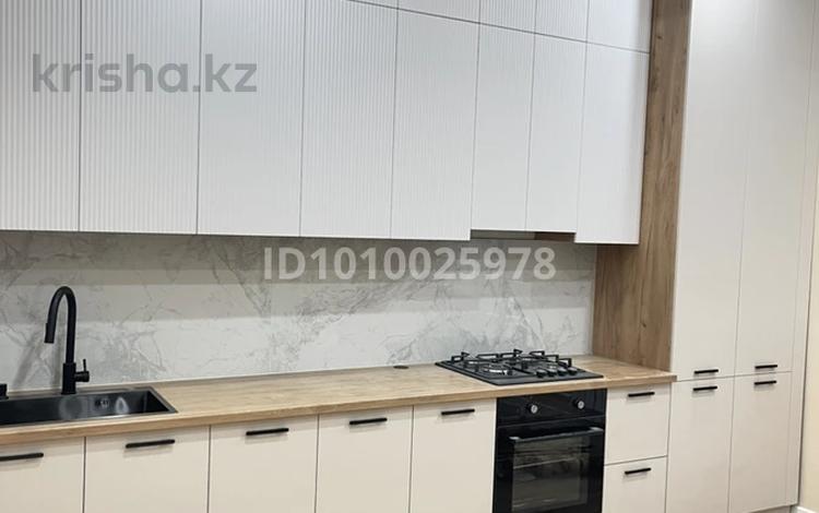 2-бөлмелі пәтер · 90 м² · 1/9 қабат, мкр. Алтын орда, Микрорайон Батыс-2 352, бағасы: 35.5 млн 〒 в Актобе — фото 2