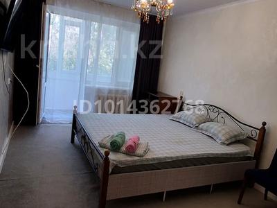 1-комнатная квартира · 45 м² · 3/5 этаж, мкр 8, 101 стрелковой бригады 13 за 12 000 ₸ в Актобе