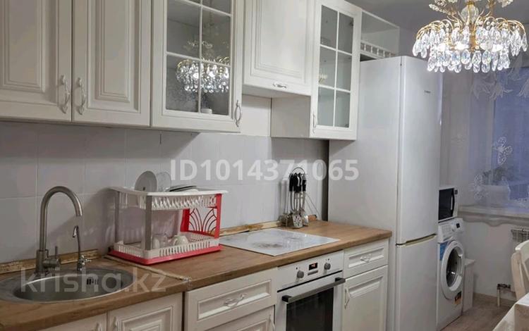 3-комнатная квартира · 78 м² · 3/9 этаж, Ильяс Омарова 23/1 за 300 000 ₸ в Астане, Нура р-н — фото 2