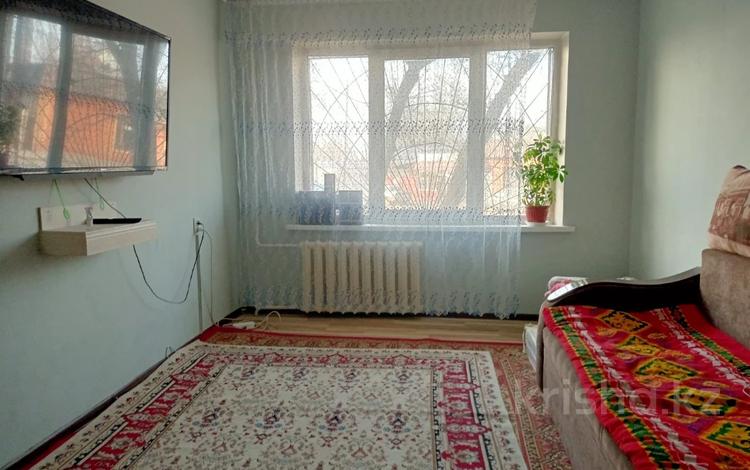 1-комнатная квартира, 35 м², 1/4 этаж, Макатаева