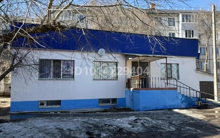 Еркін, кеңселер, дүкендер мен бутиктер, қоймалар, қоғамдық тамақтану орны, сұлулық салондары, ауыл шаруашылығы, монша, қонақ үй және демалыс орындары, медорталықтар мен дәріханалар, білім орталықтары, ойын-сауық · 163.3 м², бағасы: 90 млн ₸ в Уральске, мкр Школьник — фото 9