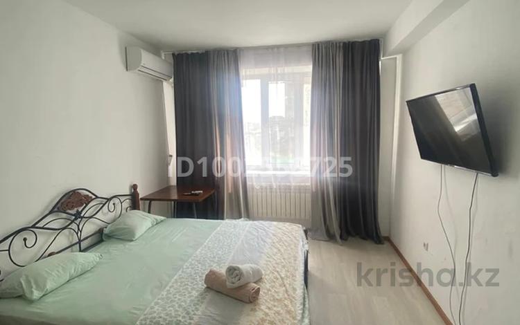 1-комнатная квартира · 50 м², мкр Нурсая 112 за 2 000 〒 в Атырау — фото 2