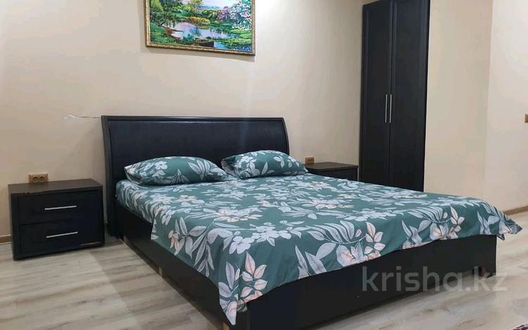 2-бөлмелі пәтер · 70 м² · 4/25 қабат, мкр 11 112А, бағасы: 15 000 ₸ в Актобе — фото 13