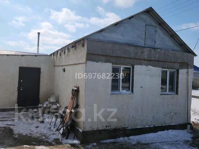 Продажа домов и дачи в Атырауской обл.: Отдельный дом · 5 комнат · 195 м² · 9 сот., мкр Кайнар, Акбая Бурбаева 38 за 18 млн 〒 Отдельный дом · 5 комнат · 195 м² · 9 сот., мкр Кайнар, Акбая Бурбаева 38 за 18 млн 〒 в Атырау