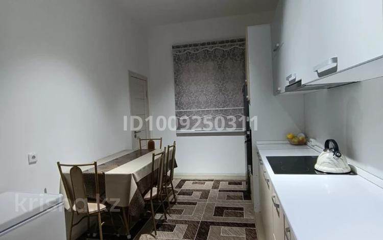 2-комнатная квартира · 70 м² · 1/16 этаж, мкр Шымсити — Возле 135 школы за 180 000 〒 в Шымкенте, Абайский р-н — фото 2