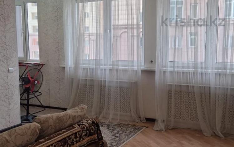 2-бөлмелі пәтер · 74 м² · 3/20 қабат, Брусиловского, бағасы: 45 млн ₸ в Алматы, Алмалинский р-н — фото 2