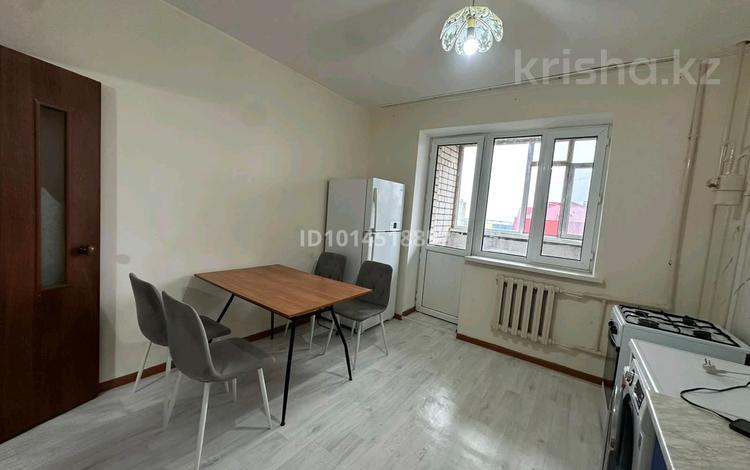 2-бөлмелі пәтер · 78 м² · 6/10 қабат, 11 ш/а. — 9 школа гимназии, бағасы: 150 000 ₸ в Актобе, мкр 11 — фото 12