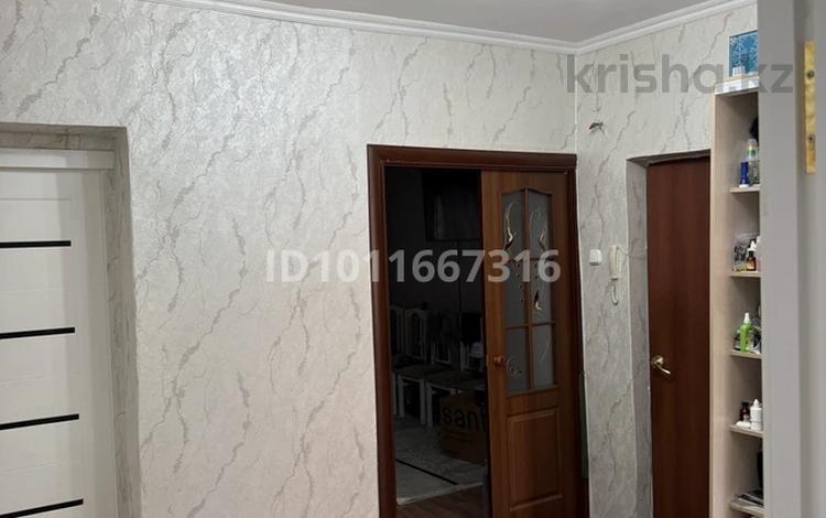 3-бөлмелі пәтер · 56.7 м² · 1/5 қабат, Омарова 32 — Пересечение Абая и Омарова, 11 школа, бағасы: 18 млн ₸ в Жезказгане — фото 2