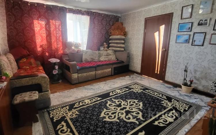 3-бөлмелі пәтер, 54 м², 8/9 қабат, ул. 7-й мик-н, бағасы: 9.3 млн 〒 в Темиртау — фото 2