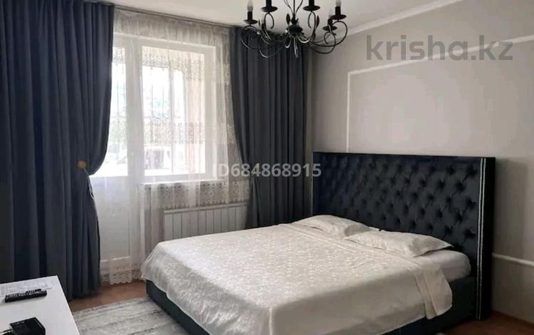 3-бөлмелі пәтер, 80 м² тәулігіне, Орынбор 12, бағасы: 26 000 〒 в Астане, Есильский р-н — фото 2