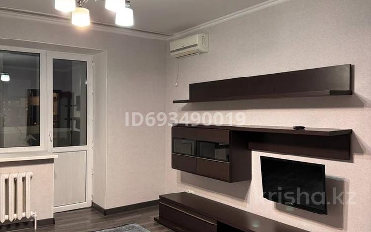 1-комнатная квартира, 50 м² помесячно, Жумабаева за 130 000 〒 в Астане, Алматы р-н — фото 2