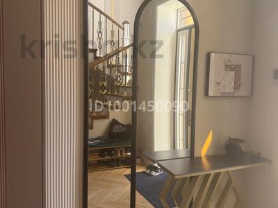 Продажа квартир в Жамбылской обл.: 6-комнатная квартира · 250 м² · 2/2 этаж, Дуйсен Баянова 196/4 за 98 млн 〒 6-комнатная квартира · 250 м² · 2/2 этаж, Дуйсен Баянова 196/4 за 98 млн 〒 в Таразе