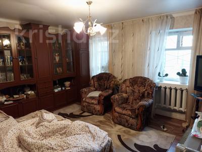 Продажа домов и дачи в Северо-Казахстанской обл.: Отдельный дом · 3 комнаты · 60 м² · 10 сот., Жамбыла Жабаева за 15.5 млн 〒 Отдельный дом · 3 комнаты · 60 м² · 10 сот., Жамбыла Жабаева за 15.5 млн 〒 в Петропавловске