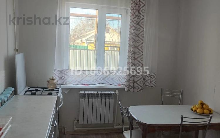 Отдельный дом · 2 комнаты · 61 м² · 6 сот., Элеваторная 13/1 — Аль-Фараби за 14 млн 〒 в Аксае — фото 2