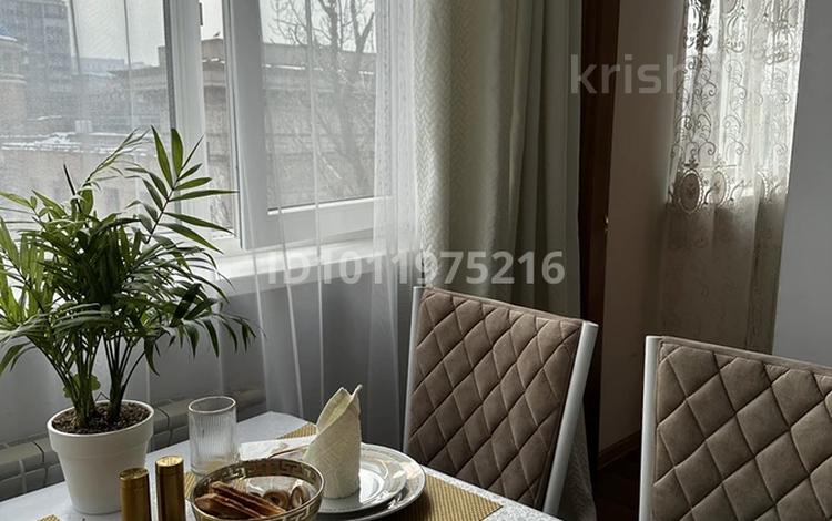 2-бөлмелі пәтер · 54 м² · 4/6 қабат, Просп. Абылай хана 74, бағасы: 25 000 ₸ в Алматы, Алмалинский р-н — фото 2