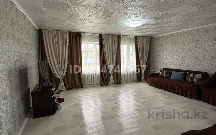Отдельный дом · 4 комнаты · 180 м² · 15 сот., Центральная 46 — Дом за кафе-магазином “Бірлік” за 16 млн ₸ в Семее — фото 2