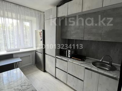 3-комнатная квартира · 58 м² · 5/5 этаж, Майкудук, 12й микрорайон 44 за ~ 16.4 млн ₸ в Караганде, Алихана Бокейханова р-н