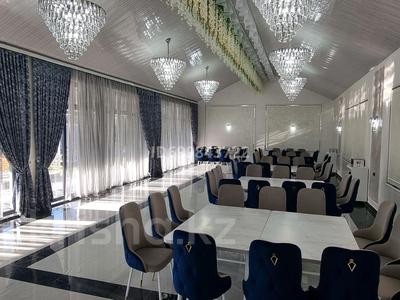 Аренда домов или дач в Туркестанской обл.: Дача · 10 комнат · 400 м² · помесячно, Өтегенов 731а — Шымкент за 800 000 〒 Дача · 10 комнат · 400 м² · помесячно, Өтегенов 731а — Шымкент за 800 000 〒 в Кутарысе