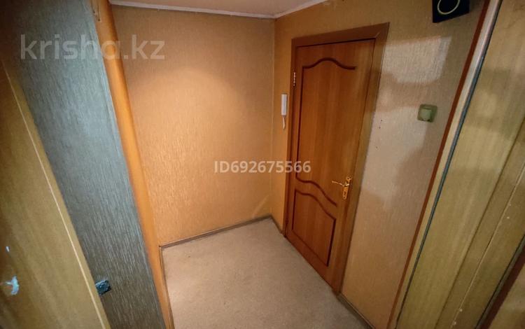 3-бөлмелі пәтер, 70 м², 2/5 қабат, Карла-Маркса 44г — 3 школа, бағасы: 7.5 млн 〒 в Шахтинске — фото 2