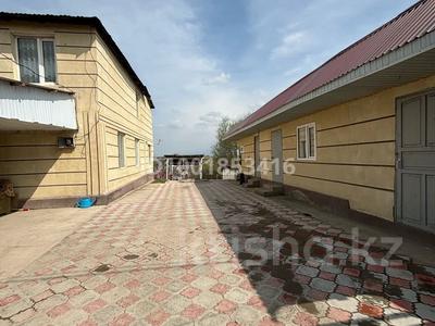 Жер үй мен саяжайлар в Алматинской обл.: Жеке үй · 4 бөлме · 250 м² · 10 сот., Приозерная 27, бағасы: 24 млн 〒 Жеке үй · 4 бөлме · 250 м² · 10 сот., Приозерная 27, бағасы: 24 млн 〒 в Каскелене