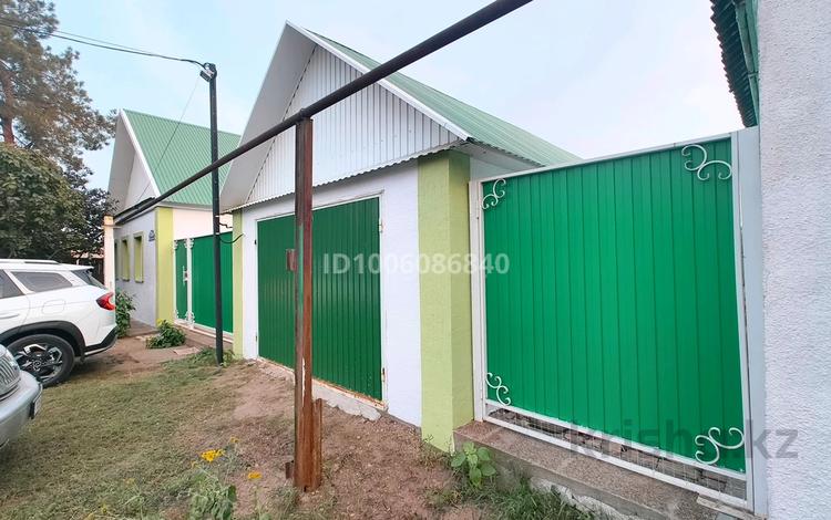 Отдельный дом · 4 комнаты · 81.8 м² · 6 сот., Алькей Маргулана 36 — По улице О. Кошевого в тупике за 32 млн ₸ в Уральске — фото 2