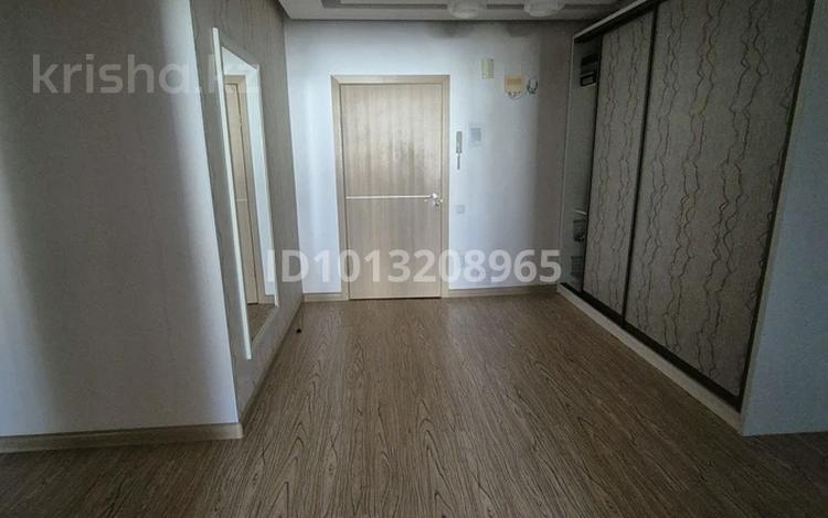 5-бөлмелі пәтер · 178 м² · 5/6 қабат, мкр. Алтын орда, тауельсиздик 3 — гипермаркет ДИНА, бағасы: 77 млн ₸ в Актобе — фото 2