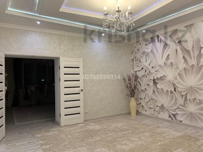3-комнатная квартира · 120 м² · 5/8 этаж, мкр. Алтын орда, Санкибай батыра 40 — Дина гипермаркет Дару клиника Летный училище за 20 000 〒 в Актобе