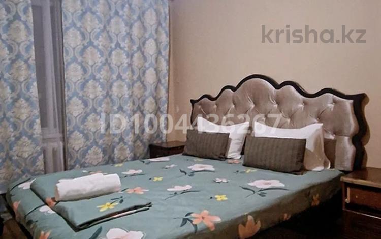 2-комнатная квартира · 55 м² · 5/5 этаж, Курмангазы 21 — Возле рынка Мерей. школа 19,3 садик золотой ключик за 15 000 ₸ в Атырау, мкр Авангард-4 — фото 2
