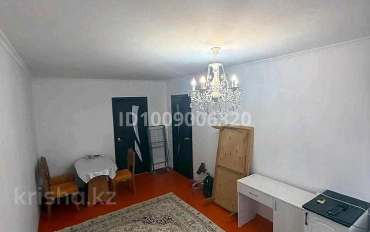 2-бөлмелі пәтер · 48 м² · 5/5 қабат, мкр 5 15а — Пересечение улиц Есет Батыра и Абая, бағасы: 14.2 млн ₸ в Актобе — фото 2