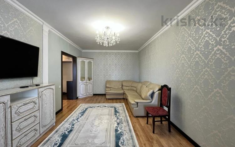 2-комнатная квартира, 70 м², 3/5 этаж помесячно, Алии молдагуловой за 250 000 〒 в Актобе — фото 20