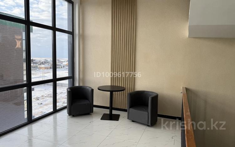 2-бөлмелі пәтер · 92 м² · 4/5 қабат, мкр Нурсая, Абулхаир Хана 46, бағасы: 48 млн ₸ в Атырау — фото 2