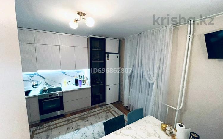 3-комнатная квартира, 85 м², 1/9 этаж, физкультурная за 39 млн 〒 в Семее — фото 2