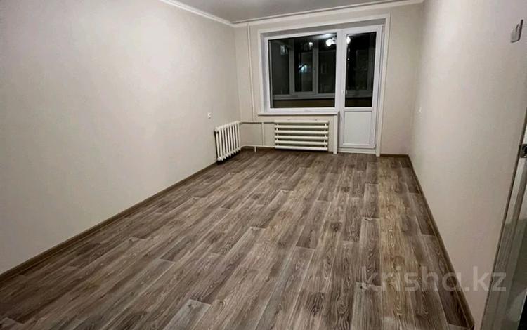 1-комнатная квартира, 35 м², 1/5 этаж, Ауэзова за 15 млн 〒 в Петропавловске — фото 2