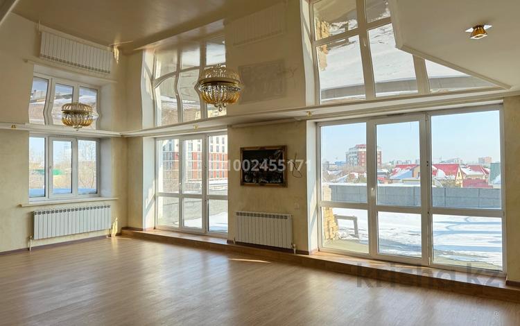 7-бөлмелі пәтер · 300 м² · 3/9 қабат, мкр Михайловка , Аманжолова 35/1, бағасы: 145 млн ₸ в Караганде, Казыбек би р-н — фото 2