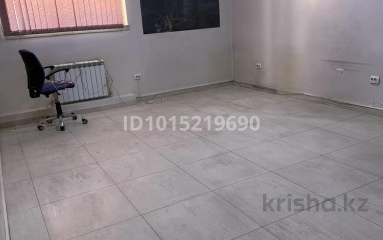 Салоны красоты, медцентры и аптеки · 36 м² за 400 000 ₸ в Алматы, Медеуский р-н — фото 2