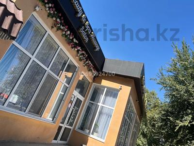 Свободное назначение, офисы, магазины и бутики, склады, общепит, салоны красоты, сельское хозяйство, бани, гостиницы и зоны отдыха, фитнес и спорт, медцентры и аптеки, образование, развлечения, конференц-залы, кабинеты и рабочие места, студии · 141 м² за 700 000 〒 в Таразе