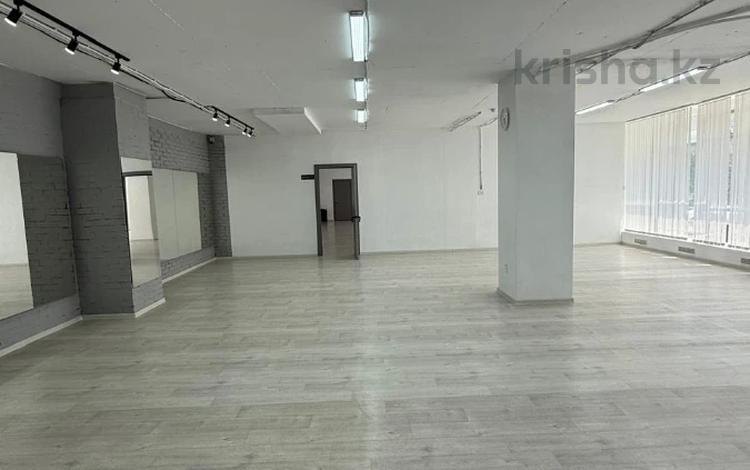 Свободное назначение, офисы, магазины и бутики, склады, общепит, салоны красоты, образование · 600 м² за 130 млн ₸ в Актобе, мкр 12 — фото 16