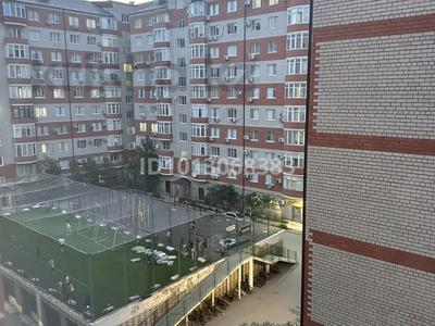 3-бөлмелі пәтер · 98 м² · 6/10 қабат, Нұрсая ш/а., Таумуш Жумагалиев 15, бағасы: 25 000 ₸ в Атырау, мкр Нурсая