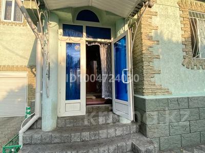 Отдельный дом · 8 комнат · 361.3 м² · 6 сот., К.Койгельды — Напротив МЦ “Добрый самарянин” за 135 млн 〒 в Таразе