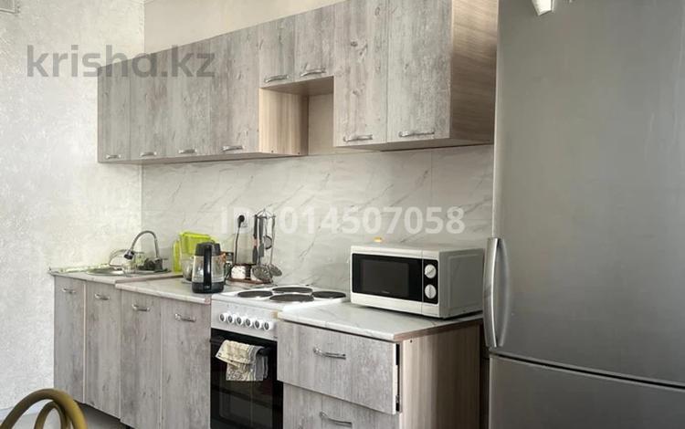1-комнатная квартира · 45 м² · 10/12 этаж, СТ Монтажник, Кошкарбаева 1 85 за 200 000 ₸ в  — фото 2